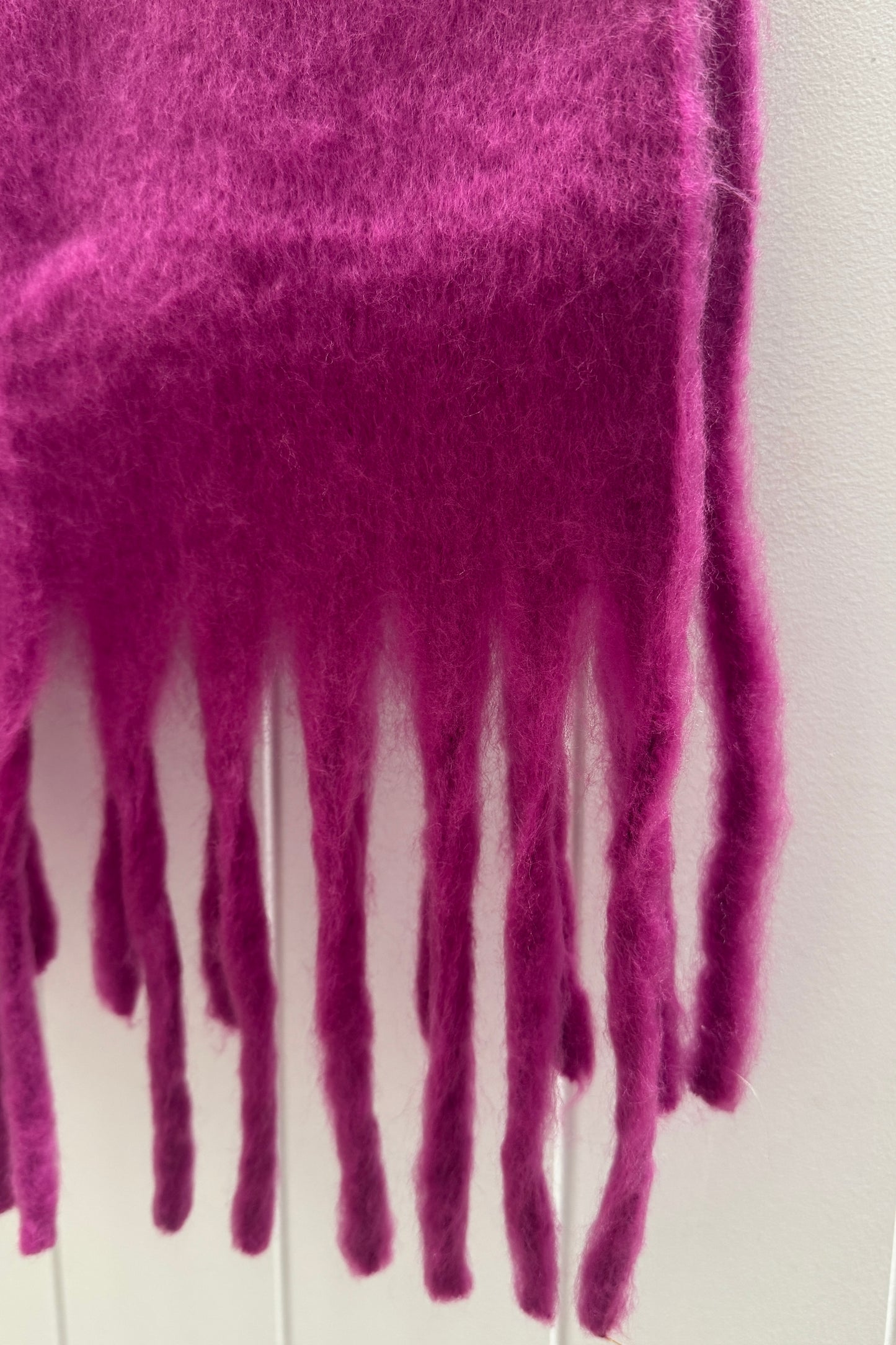 Carmel Scarf, Magenta
