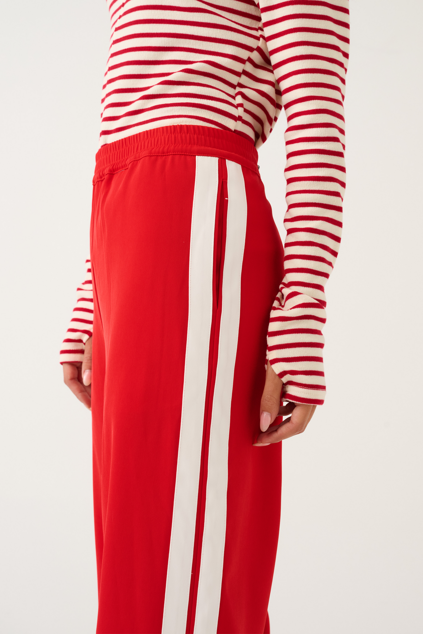 Freya Pant, Scarlet