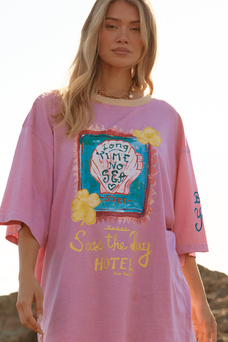 The Oversize Seas the Day Hotel Tee, Pink