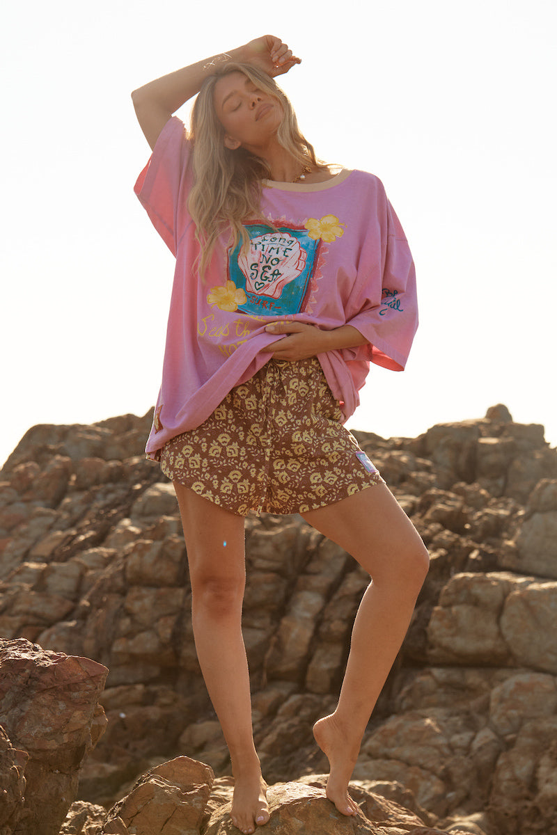 The Oversize Seas the Day Hotel Tee, Pink