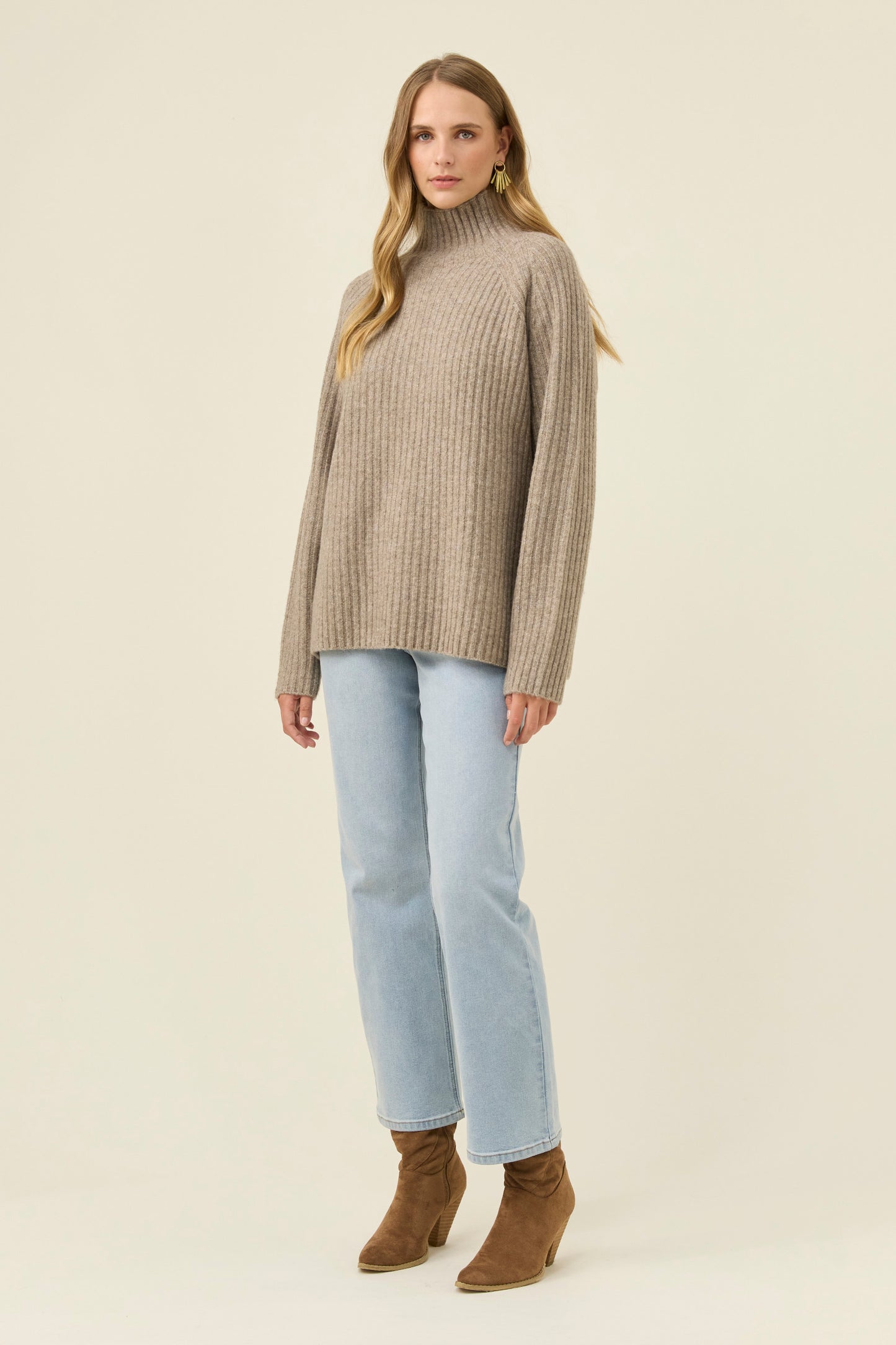 Miru Jumper, Stone