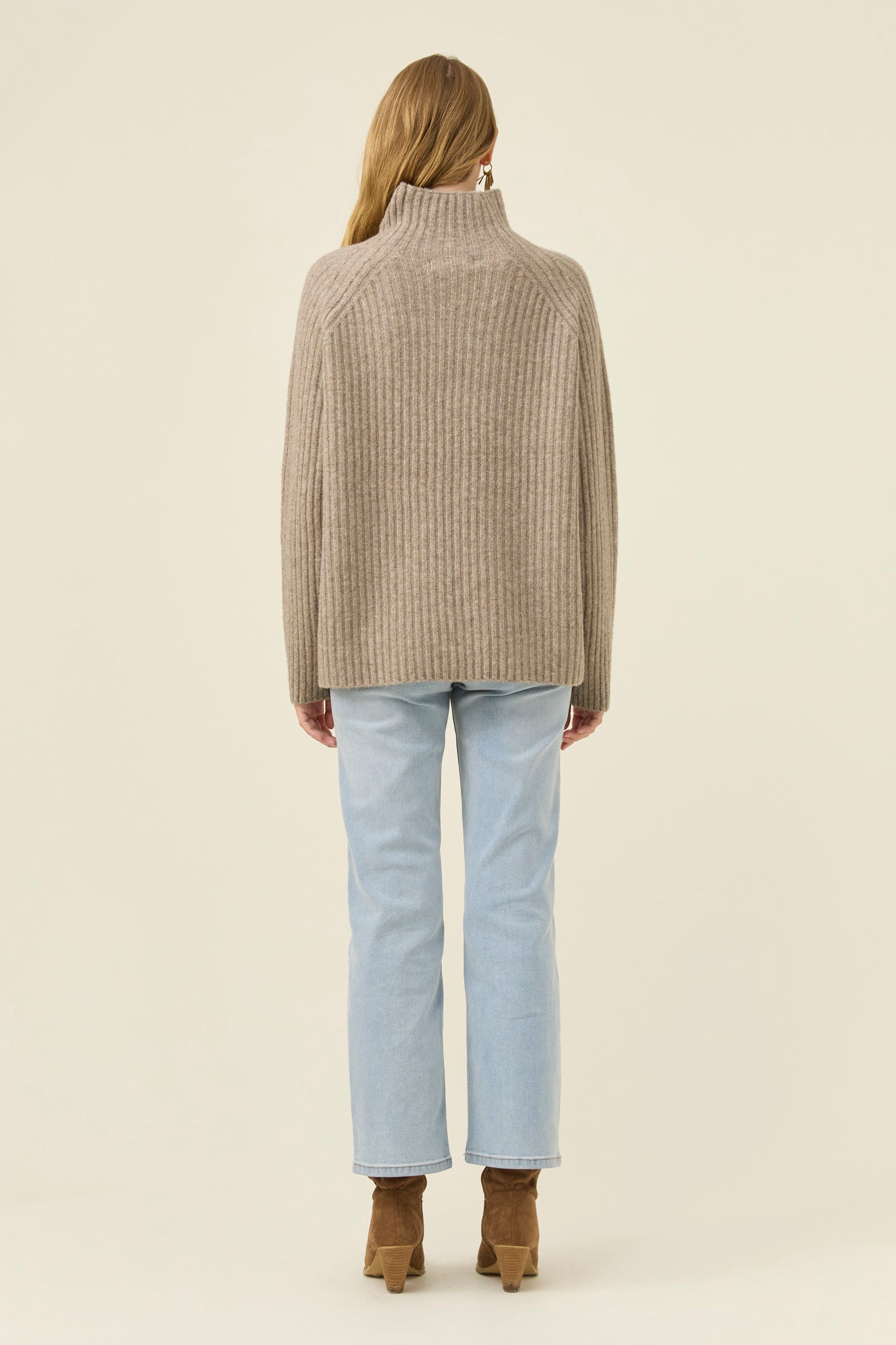 Miru Jumper, Stone