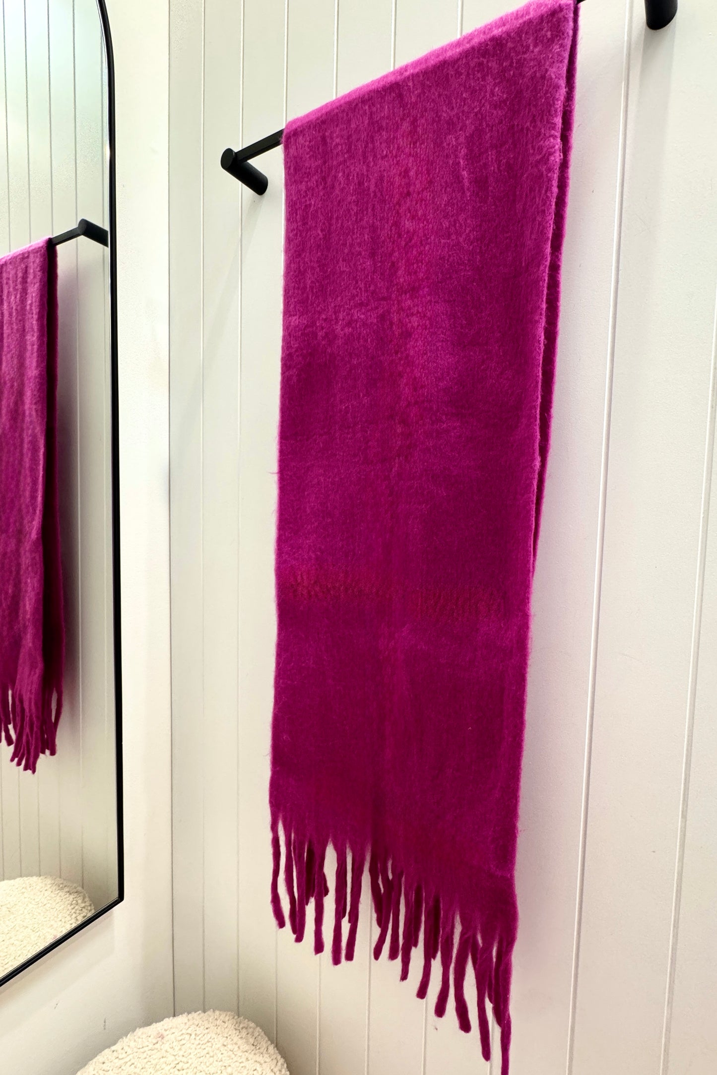 Carmel Scarf, Magenta