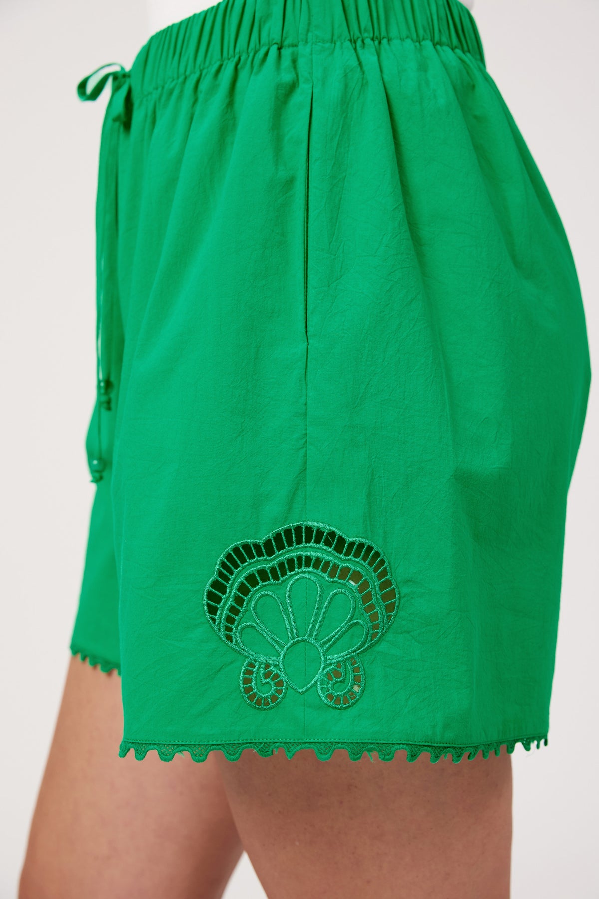 Larissa Broderie Short, Green