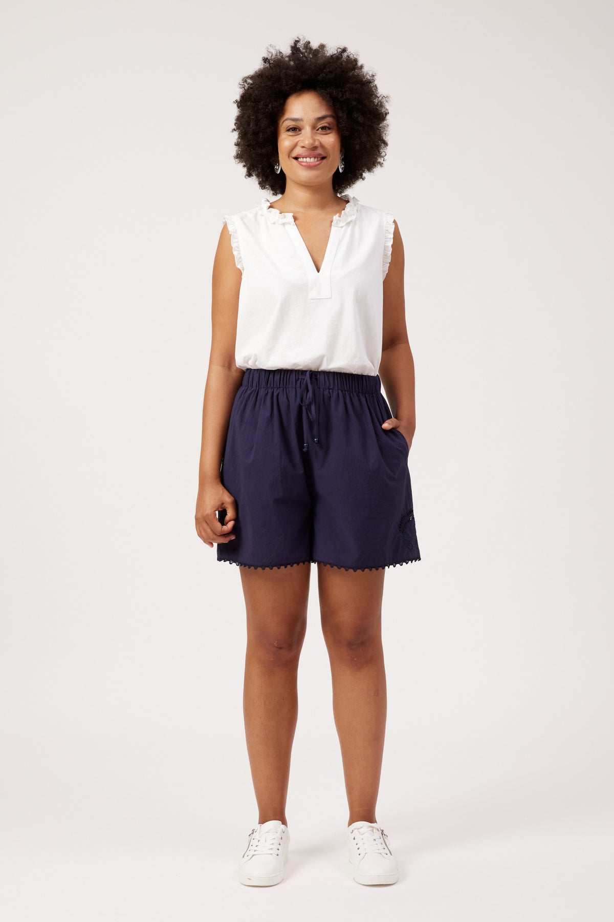 Larissa Broderie Short, Navy