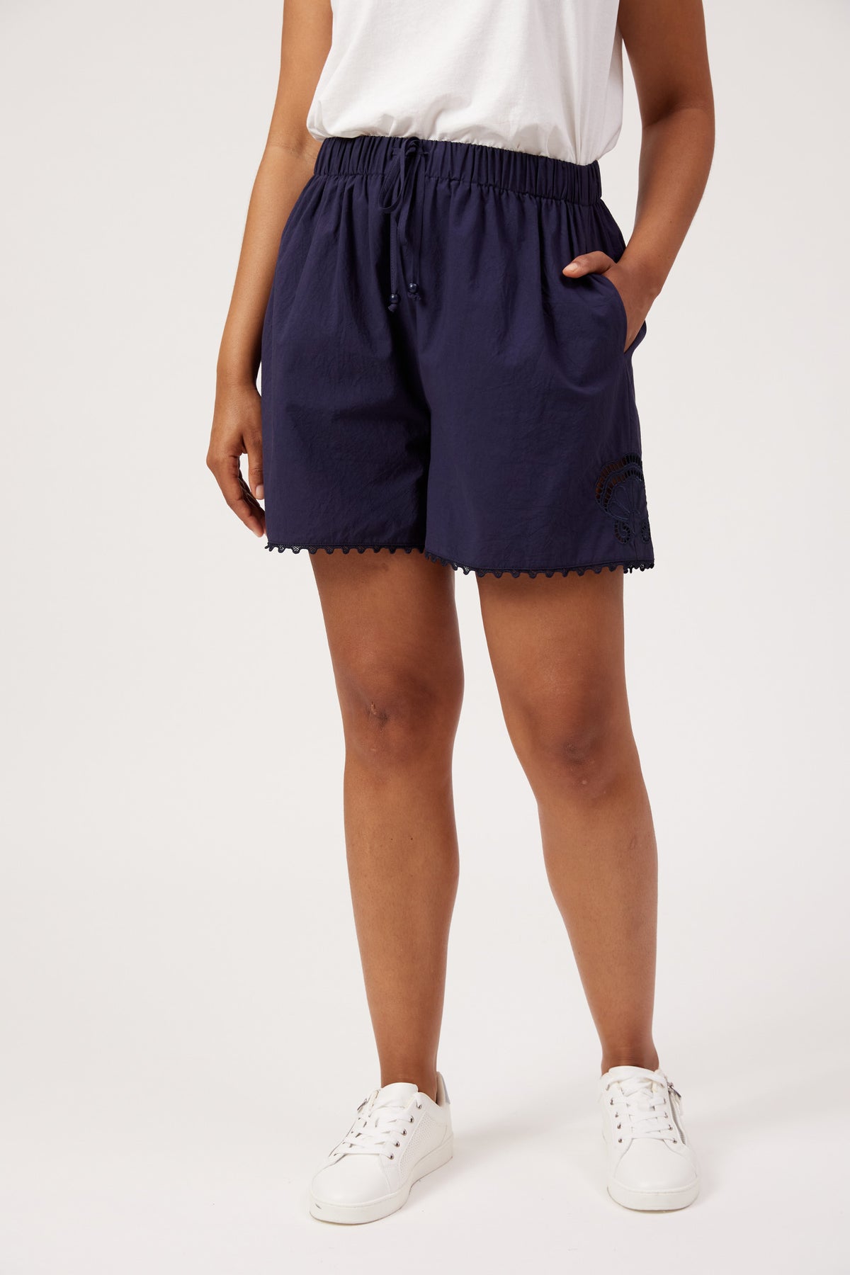 Larissa Broderie Short, Navy