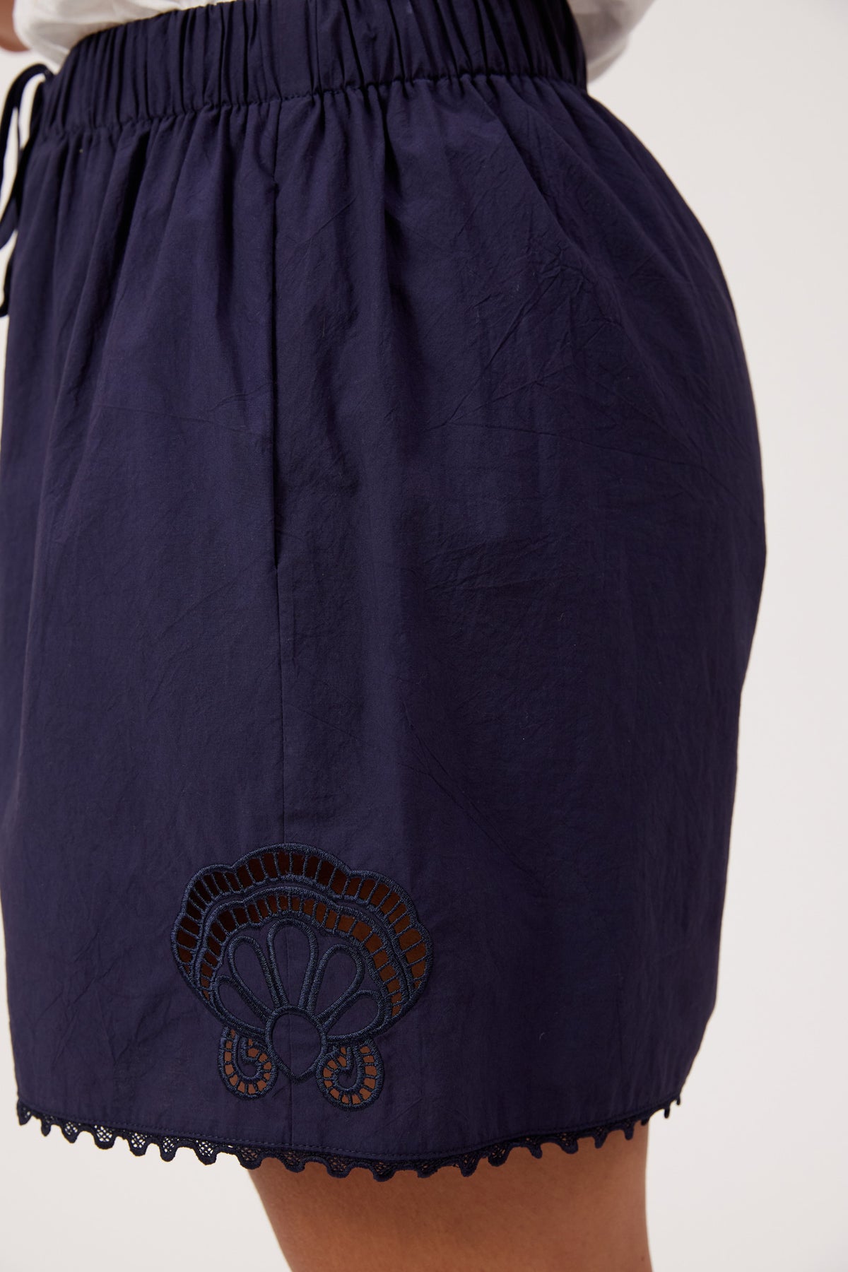 Larissa Broderie Short, Navy