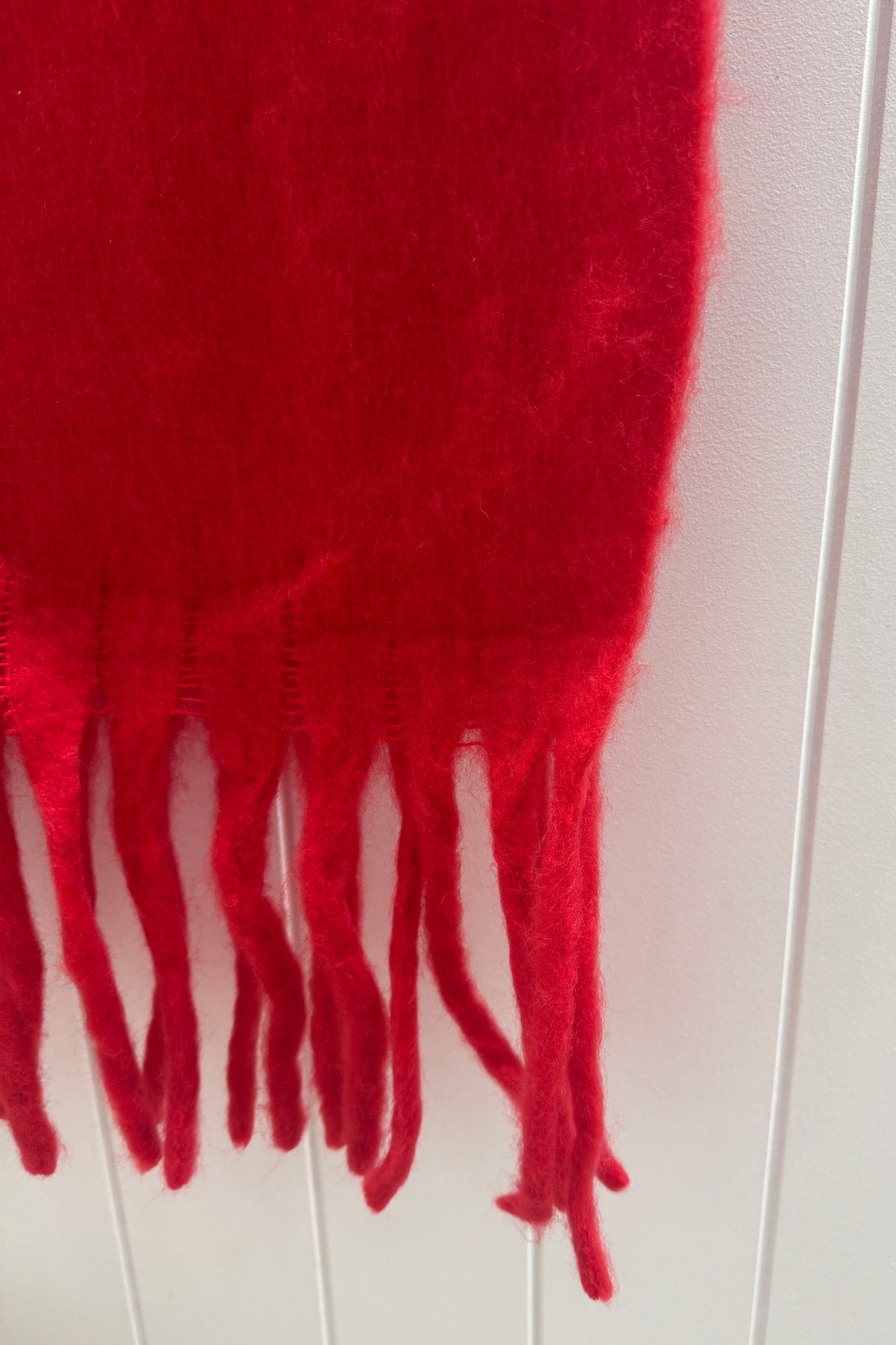 Carmel Scarf, Cherry