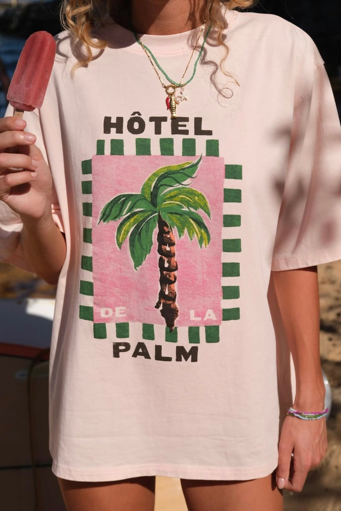 Jeana Tee, Hotel Palm