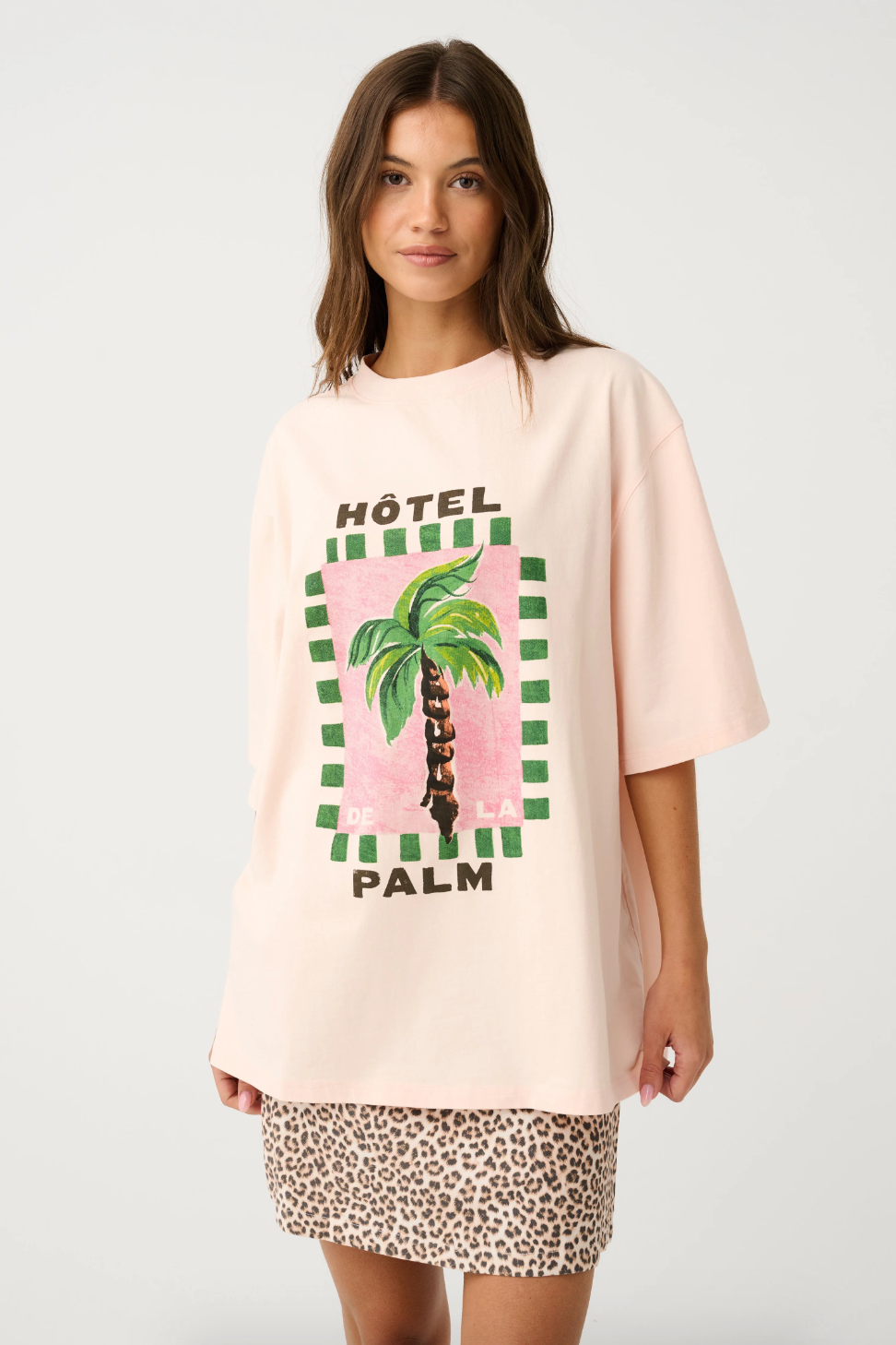 Jeana Tee, Hotel Palm