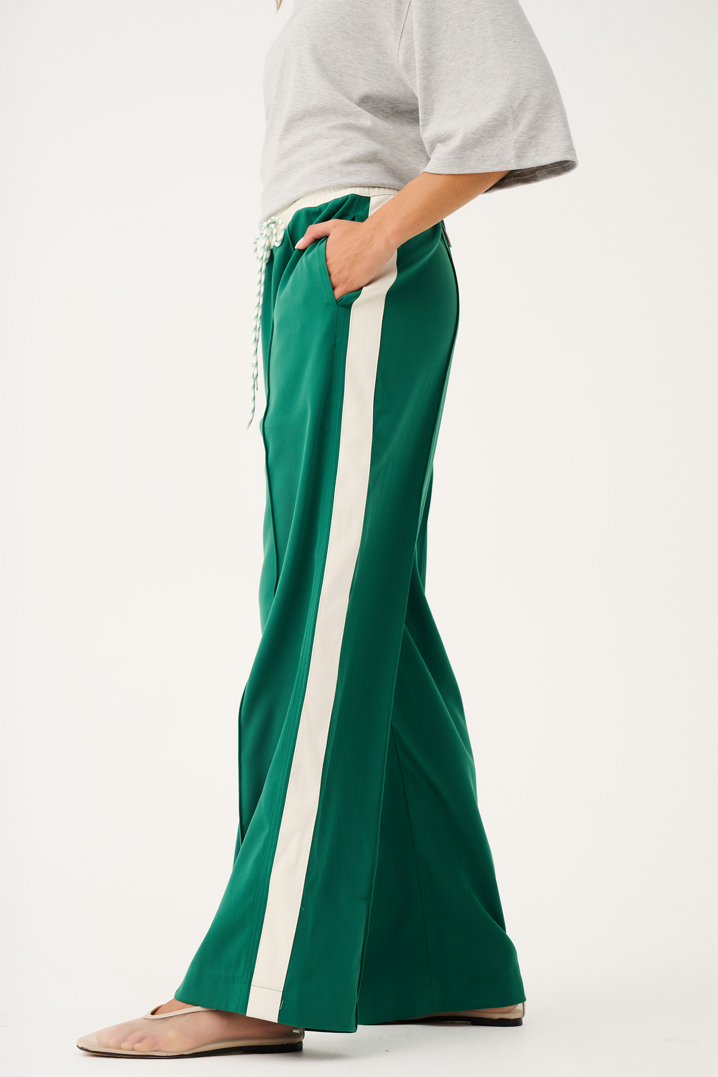 Lottie Pant, Tide