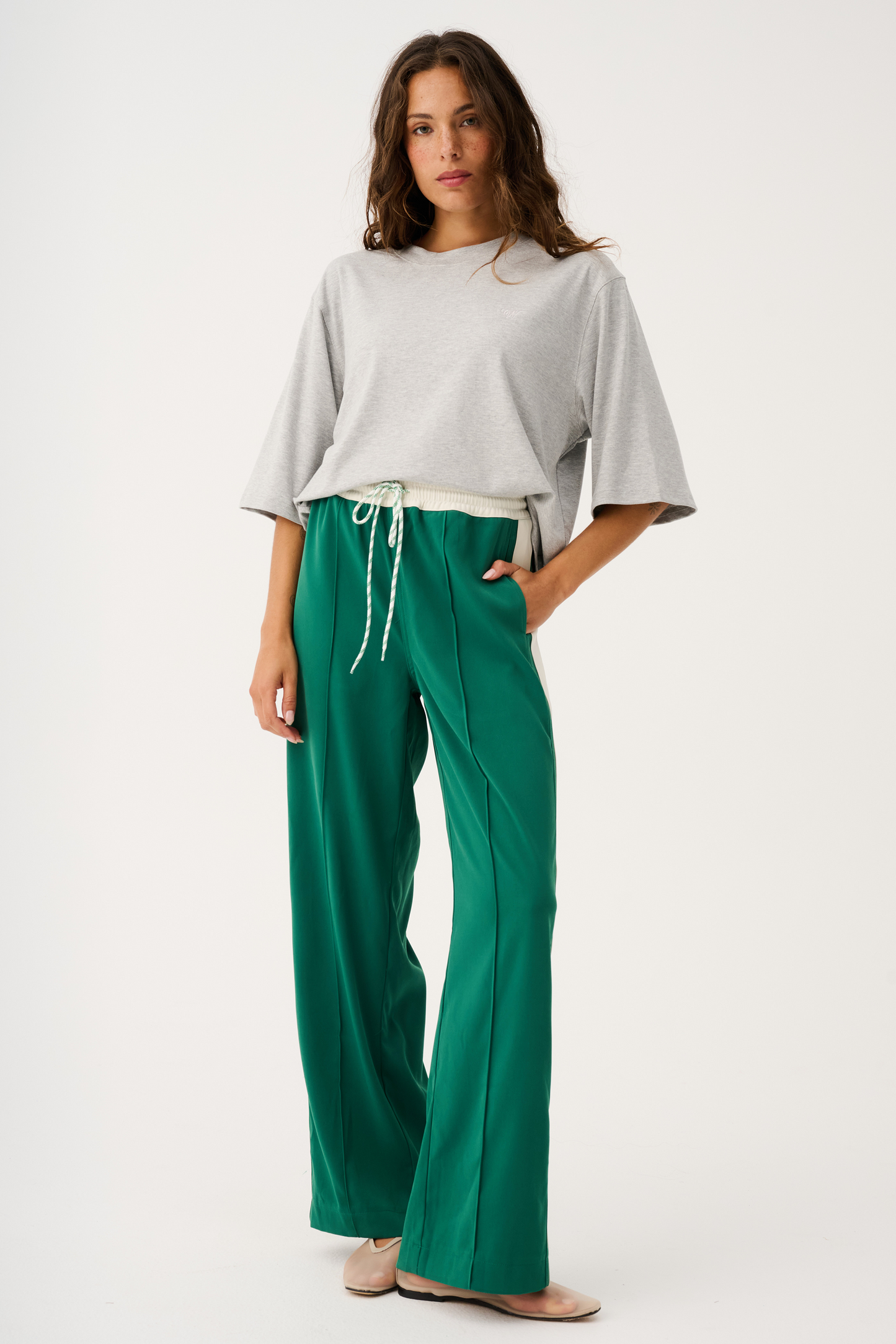 Lottie Pant, Tide