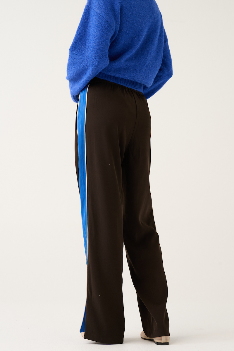 Freya Pant, Espresso