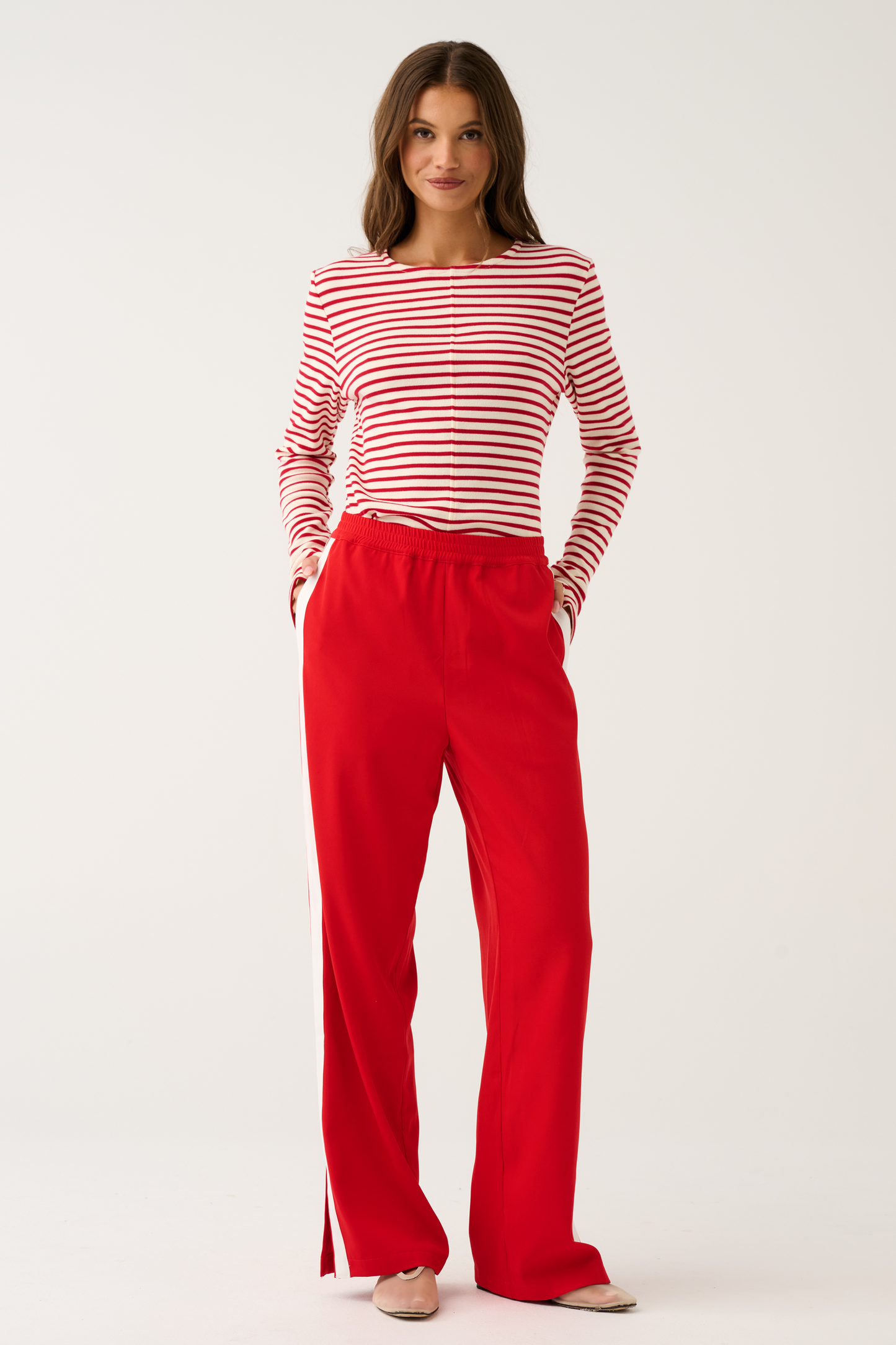 Freya Pant, Scarlet